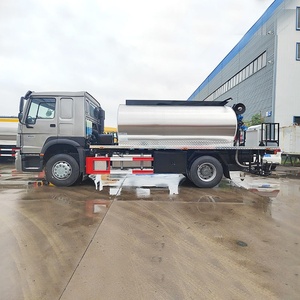 Camión Distribuidor de Asfalto Howo 4x2, Maquinaria para Pavimentación de Carreteras, Camión de Pulverización de Asfalto, Camión de Distribución de Betún - Product Image 1