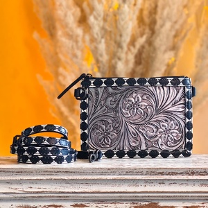 Bolso Bandolera de Cuero Genuino con Diseño Floral y Patrón de Letras, Hecho a Mano, Estilo Occidental, de Lujo, Vintage, de Gran Venta, con Cierre de Cremallera, Colección - Product Image 2