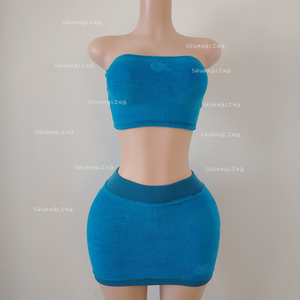 Completo Sportivo Estivo da Donna in Velluto con Logo Personalizzato, Top a Tubino a Righe e Pantaloncini, Set 2 Pezzi - Product Image 4