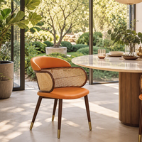 Chaise de salle à manger rembourrée avec dossier en rotin PE, assise rembourrée, structure en métal imitation bois, style nordique contemporain