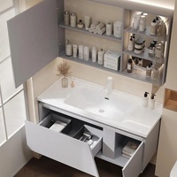 Meuble-lavabo de salle de bain moderne et minimaliste avec miroir LED à bords arrondis, portes à fermeture douce, personnalisable, doté de éléments en céramique et cuivre