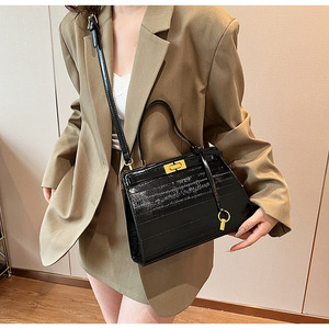 Vente en gros de sacs de mode pour femmes Sacs de voyage pour le shopping Personnalité Couleur Dames Sac bandoulière en cuir à bandoulière - Product Image 3