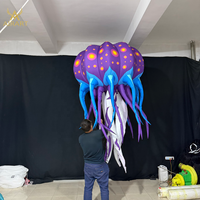Marionnette de méduse gonflable de couleur personnalisée pour la scène, les défilés et les activités