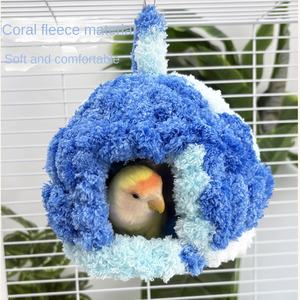 Papağan Yuvası Kuş Evi Sıcak Kalın Asılı Kışlık Mercan Polar Plastik Minder Seçeneğiyle Hamster Malzemeleri - Product Image 3