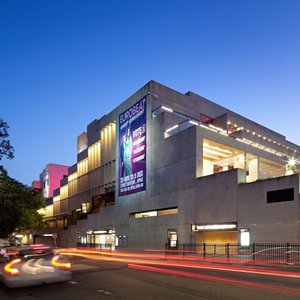 Tùy chỉnh in ấn kinh doanh xây dựng vải bên ngoài treo lớn biểu ngữ trung tâm mua sắm nhà hàng ngoài trời Logo <span class=keywords><strong>signage</strong></span> lễ hội - Product Image 6