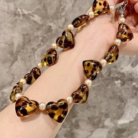 Collier élégant en perles de verre acrylique européennes et américaines, chaîne en laine assortie à tout, collier léger de luxe pour femmes