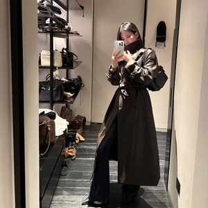 Lin ha personalizzato un elegante <span class=keywords><strong>trench</strong></span> da donna in similpelle PU, un cappotto lungo e ampio in similpelle PU nera di alta qualità. - Product Image 6