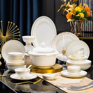 Plato de presentación de porcelana fina con borde dorado refinado, alto contenido de ceniza de hueso (>40%), translucidez superior, stock abierto, profesional - Product Image 1