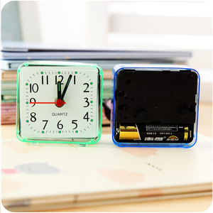 Reloj despertador para estudiantes, cuadrado, de plástico, electrónico, funciona con pilas, para dormitorio, escritorio, regreso a la escuela, blanco, verde, rosa - Product Image 4