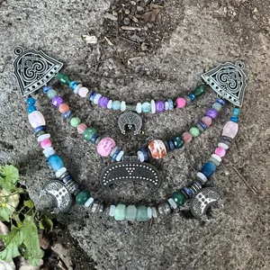 Collier de perles vertes superposées à 3 rangs, style classique, inspiré de la culture slavie, avec pendentif en bronze, bijoux tribaux, bijoux ethniques, cadeau pour elle - Product Image 3