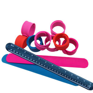 Bracelet unisexe de <span class=keywords><strong>règle</strong></span> de claque de silicone promotionnel bon marché imprimé par logo personnalisé respectueux de l'environnement en gros - Product Image 5