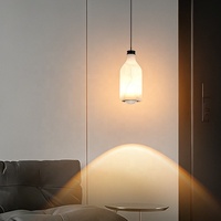 Lampe suspendue en forme de bouteille en albâtre, texture de marbre blanc naturel, abat-jour en pierre en forme de bouteille avec capuchon en métal noir