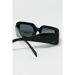 Lunettes de soleil carrées noires avec détails sur le côté - Product Image 2