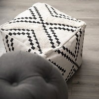 Nouveau design Pouf d'extérieur en coton tissé capitonné, Coussin de sol carré ottoman pour salon, Coussin de sol marocain décoratif pour la maison