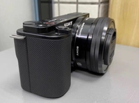 Caméra vidéo d'occasion Sony ZV-E/ZVE10 4K avec capteur CMOS, objectif 16-50mm, carte SD, écran 2-3 pouces, zoom <2x, batterie au lithium – Idéale pour le vlogging