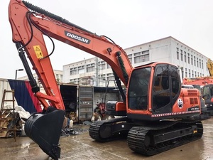 Excavatrice d'occasion coréenne d'origine Doosan DX140, 14 tonnes, avec accessoire de préhension (thumb attachment) pour modèles DX420, DX300, DH300, DX225 - Product Image 3
