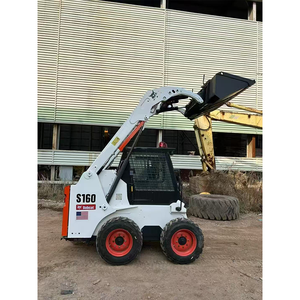 Chargeuse compacte Bobcat S160 d'<span class=keywords><strong>occasion</strong></span>, faible nombre d'heures de travail, avec accessoires <span class=keywords><strong>godet</strong></span> et <span class=keywords><strong>fourche</strong></span>, à vendre - Product Image 4