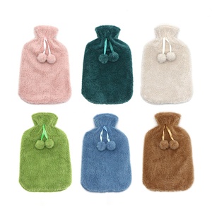 Bouillotte en Caoutchouc Colorée avec Housse Peluche pour Garder au Chaud - Product Image 3