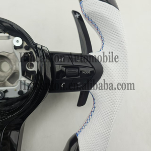 Volante Deportivo de Cuero Negro y Blanco para BMW Serie 5 F30 F10 F32 F90 F80 F82 F87, Estilo M Performance, en Oferta - Product Image 4