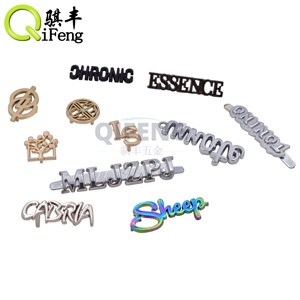 Accesorios de bolsa con logotipo de metal personalizado que hacen etiquetas de logotipo de placa de nombre en relieve de metal para bolsos - Product Image 3