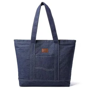 <span class=keywords><strong>2023</strong></span> sac fourre-tout en jean moyen pour femmes avec fermeture ouverte et conception à poignée Logo imprimé personnalisé pour une utilisation en extérieur sac de dame à vendre - Product Image 1