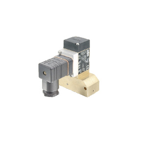 เครื่องส่งสัญญาณวัดความดัน Trafag รุ่น NAI 8273 IO-Link พร้อมจอแสดงผลดิจิตอลและการเชื่อมต่อสมาร์ทโฟนสำหรับใช้งานในอุตสาหกรรม - Product Image 5