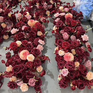 Arrangements floraux de luxe pour mariage IFG, couleur bordeaux et vert, pour la décoration de la table des mariés - Product Image 6