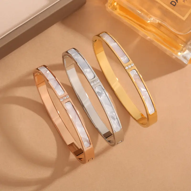 Nuovo bracciale a tre diamanti bianco conchiglia oro rosa titanio acciaio semplice bracciale senior designer bracciale