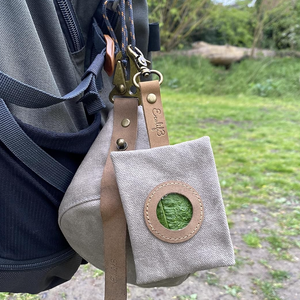 Soporte ecológico para bolsas de caca de perro para perros que caminan, soporte impermeable para desechos de perro de lona con gancho para colgar en el bolso, mochila para mujer - Product Image 6