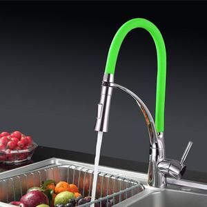 优质黄铜厨房水龙头，带可拉出式净水器龙头、柔性软管和防漏过滤器设计，具有冷热水功能 - Product Image 4