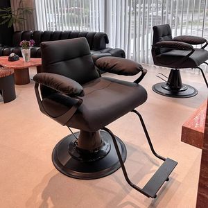 Sillón de Barbero Hidráulico Giratorio de Cuero PU Negro con Reposapiés y Reposabrazos Ajustables, Mueble Comercial para Salón de Belleza - Product Image 1
