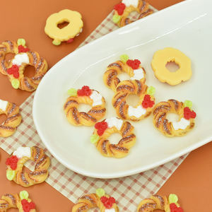 Breloques en résine à dos plat en forme de beignets de Noël, peintes à la main pour accessoires décoratifs DIY, jouets miniatures alimentaires - Product Image 5