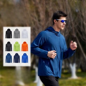 Chaqueta Ligera con Capucha para Hombre, Chaqueta Deportiva de Secado Rápido con Detalles Reflectantes, Chaqueta con Capucha y Logotipo Personalizado - Product Image 1