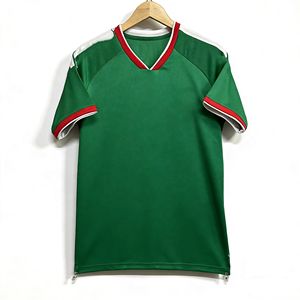 Maillot de football rayé personnalisé 2026, séchage rapide, respirant, 100 % polyester, vente en gros de vêtements de football - Product Image 1