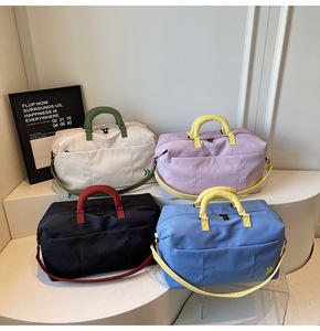 Sac de sport pliable en nylon léger grande capacité avec compartiment sec/humide zippé, bandoulière simple et sangle de bagage pour - Product Image 2