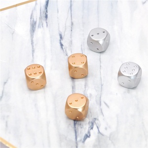 Dados de aleación de aluminio de <span class=keywords><strong>Color</strong></span> dorado y plateado puro de lujo con caja exquisita, juego de dominó, póquer para acampar, KTV, Bar, fiesta, juego de dados - Product Image 5