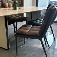 Chaise de luxe à dossier haut avec coussin épais rembourré, support ergonomique, pieds en métal robustes pour la maison, le restaurant, l'hôtel, usage commercial