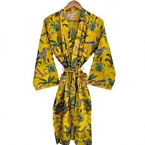 Bata Larga de Mujer con Estampado Animal Amarillo, Manga Larga, Cuello Vuelto, Estilo Casual de Verano, 100% Algodón Tejido - Product Image 1