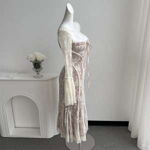 Vestito Midi da Donna Elegante e Casual da Sera per Feste e Club Personalizzato di Tendenza con Maniche a Svasatura in Pizzo e Allacciatura Frontale - Product Image 3