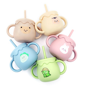 Gobelet à bec verseur en silicone de qualité alimentaire pour enfants, couleur unie, réutilisable, bio, pour bébés et tout-petits - Product Image 2