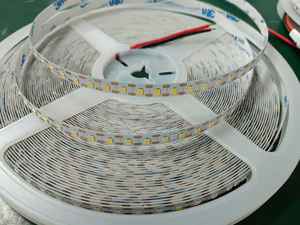 Hoge lumen 2835 SMD LED-strip 168 LEDs/<span class=keywords><strong>M</strong></span> DC 24V 8MM PCB LED-strip flexibele zelfklevende LED-strip met betrouwbare hechting - Product Image 2