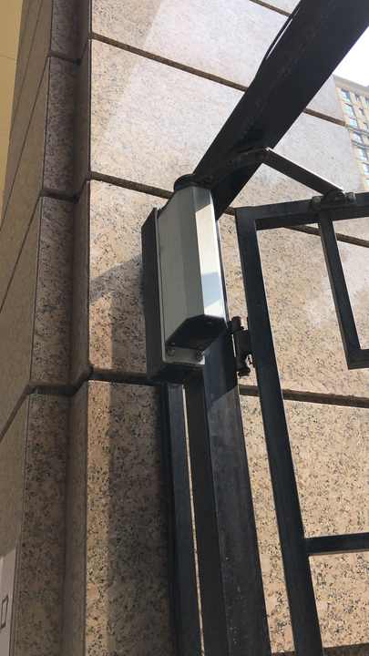 Popular Small Electric Swing Automatic Door Closer No Need Hand Side Mount Garage Door Opener for Home Courtyard or Community