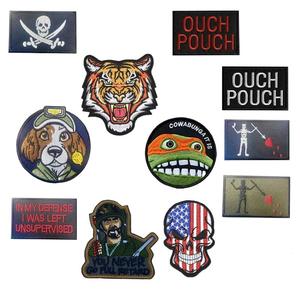 Badge moral personnalisé brodé sur mesure, brassard tactique, dessin animé brodé en PVC pour patch, <span class=keywords><strong>autocollant</strong></span> en tissu, fabriqué en Chine - Product Image 1