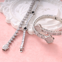 À la mode 3 pièces Bling Bling plein diamant trèfle Bracelet Bracelet ensemble Hip Hop rose noir quatre feuilles pour les femmes cadeau laiton Zircon