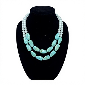 Collier Multicouche en Résine Perlée pour Femme – Bijou Unique Vert Jaune Coloré – Pièce Tendance et Spectaculaire pour Femme - Product Image 4