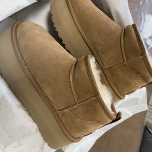 Nouvelles bottes de neige 2026 pour femme à semelle épaisse, fourrées, avec doublure en laine et coton épaissi - Product Image 3