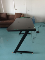 Moderna mesa de Juegos de ordenador PC negra en forma de Z de acero grueso de 1,2mm con portavasos
