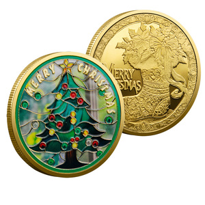 Moneta Commemorativa Tradizionale Placcata Oro con Rilievo Albero di Natale e Calza, Souvenir Artistico per la Stagione Natalizia - Product Image 1