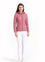 Doudoune à fermeture éclair courte pour femmes personnalisée en gros ODM/OEM style col montant de couleur unie avec capuche amovible