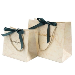 Bolsa <span class=keywords><strong>de</strong></span> papel <span class=keywords><strong>de</strong></span> compras <span class=keywords><strong>de</strong></span> regalo <span class=keywords><strong>de</strong></span> <span class=keywords><strong>marca</strong></span> <span class=keywords><strong>de</strong></span> lujo con estampado personalizado, con asa <span class=keywords><strong>de</strong></span> sellado <span class=keywords><strong>de</strong></span> cinta, bolsa <span class=keywords><strong>de</strong></span> papel para embalaje <span class=keywords><strong>de</strong></span> zapatos y <span class=keywords><strong>ropa</strong></span> - Product Image 1